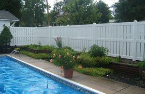 WOOD FENCES PICTURES FOR AROUND SWIMMING POOLS | FENCES